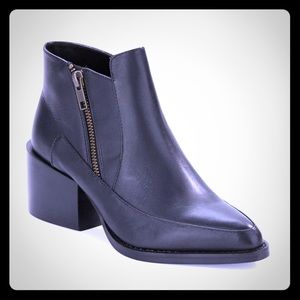 DESIGN LAB Druria Black Leather Ankle Boots